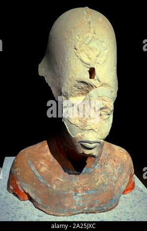 Dipinto di busto del re Akhenaton XVIII dinastia, Amarna, 1340 BC Foto Stock