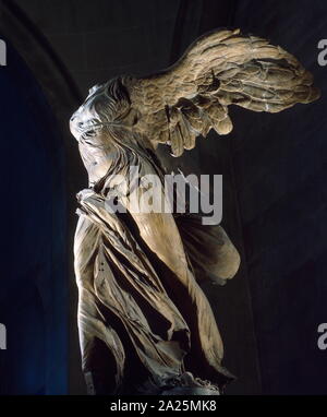 La Vittoria Alata di Samotracia, chiamato anche la Nike di Samotracia, è un marmo scultura ellenistica di Nike (la dea greca della vittoria), che è stato creato attorno al II secolo A.C. Foto Stock