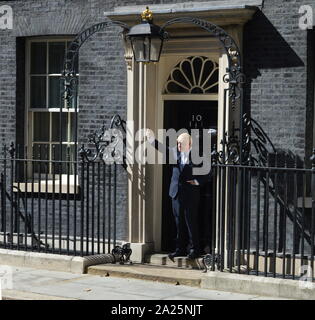 Boris johnson; (nato il 19 giugno 1964), uomo politico britannico e primo ministro del Regno Unito e leader del partito conservatore dal luglio 2019. Boris johnson arrivando a Downing street sul suo primo giorno come primo ministro il 24 luglio 2019 Foto Stock
