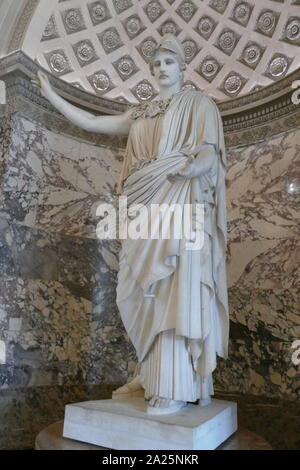 L'Athena di velletri o velletri pallas un tipo di peste statua in marmo di athena, indossa un casco. Foto Stock