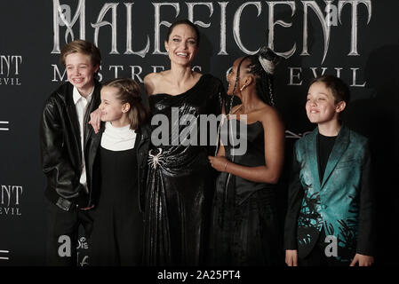 Los Angeles, Stati Uniti d'America. 30 Settembre, 2019. Shiloh Nouvel Jolie-Pitt, Vivienne Marcheline Jolie-Pitt, Angelina Jolie Zahara Marley Jolie-Pitt, e Knox Leon Jolie-Pitt 014 assiste la Premiere mondiale di Disney's 'Maleficent: padrona del male" a El Capitan theater su Settembre 30, 2019 a Los Angeles, California Credit: Tsuni/USA/Alamy Live News Foto Stock