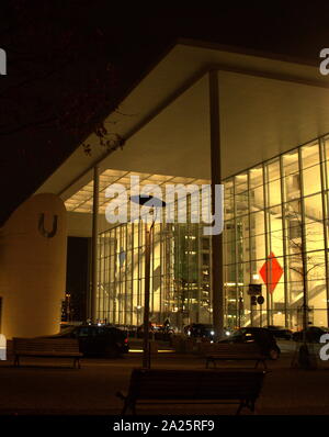 Paul Lobe edificio (Paul-Lobe-Haus), Platz der Republik 1, Tiergarten completato nel 2002, è un edificio legislativo a Berlino accanto al Reichstag. Esso contiene gli uffici per i membri del parlamento tedesco, così come sale conferenze e due ristoranti Foto Stock