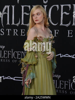 Membro del cast Elle Fanning assiste la premiere del motion picture fantasy 'Maleficent: padrona del male" a El Capitan Theater di Hollywood sezione di Los Angeles il lunedì, 30 settembre 2019. Storyline Maleficent e la sua figlioccia Aurora iniziano a mettere in discussione il complesso i legami familiari che li legano come sono tirate in direzioni diverse dalle nozze imminenti, alleati inaspettati e dark nuove forze in gioco. Foto di Jim Ruymen/UPI Foto Stock