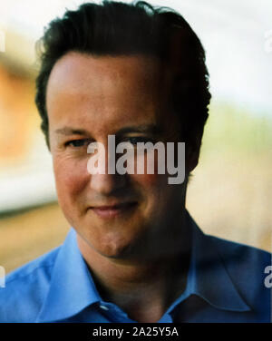 Un firmato Fotografia di David Cameron. David William Donald Cameron (1966-) un uomo politico britannico, ex leader del Partito conservatore, e il Primo Ministro del Regno Unito. Foto Stock