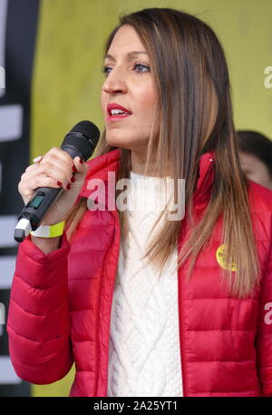 Rosena Allin-Khan; British; partito laburista, membro del Parlamento (MP) per East Dunbartonshire, risolve il "voto popolare' marzo in piazza del Parlamento, Londra. Il voto popolare marzo ha avuto luogo a Londra il 23 marzo 2019 come parte di una serie di dimostrazioni di protesta contro Brexit, chiamata per un nuovo referendum e chiedere al governo britannico di revocare l'articolo 50. Essa ha portato al capitale di centinaia di migliaia di manifestanti, o di più di un milione di persone secondo gli organizzatori. Foto Stock