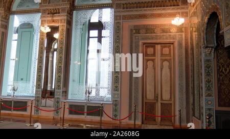 Il Museo Nazionale di Storia di Azerbaigian, è il più grande museo in Azerbaigian, situato a Baku, nell'ex palazzo del petrolio azero magnate e filantropo Haji Zeynalabdin Taghiyev. Essa è stata fondata nel 1920. L'edificio del museo è stato costruito nel 1893-1902. Il Rinascimento italiano-style mansion è immenso e occupa un intero isolato della città. Ci sono quattro piani in alcune parti dell'edificio. È stato progettato da architetto polacco Jozef Goslawski. Foto Stock