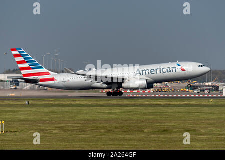 American Airways N288AY Airbus A330-243 Aeroporto di Manchester in Inghilterra. Foto Stock