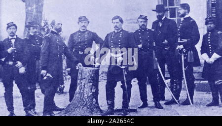 Generale George McClellan B. con staff & dignitari (compresi): gen. George W. Morell, Lt. Col. A.V. Colburn, Gen. McClellan, Lt. Col. N.B. Sweitzer, Principe de Joinville (figlio del re Louis Philippe di Francia), e il conteggio de Paris. Autunno 1861. George Brinton McClellan (1826 - 1885) era un soldato americano, ingegnere civile, railroad executive, e politico. Un laureato di West Point, McClellan servito con distinzione durante la guerra messicana (1846-1848), e successivamente lasciato l'esercito per lavorare in ferrovie fino allo scoppio della guerra civile (1861-1865). Foto Stock