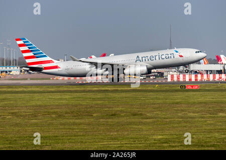 American Airways N288AY Airbus A330-243 Aeroporto di Manchester in Inghilterra. Foto Stock