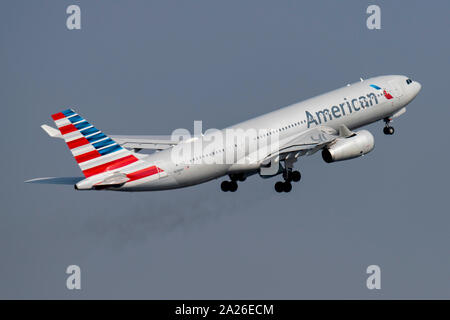 American Airways N288AY Airbus A330-243 Aeroporto di Manchester in Inghilterra. Foto Stock