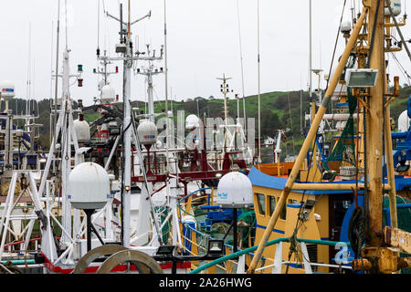 Barche da pesca radar e antenne radio Foto Stock