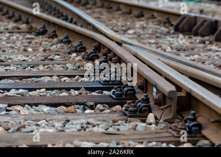 Più il binario ferroviario switches , foto simbolico per la decisione, la separazione e la qualità di leadership. - Immagine Foto Stock