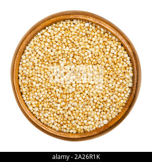 Quinoa soffiato nella ciotola di legno. Popping semi di Chenopodium quinoa, un pseudocereal, utilizzato come cereali per la prima colazione ed in forma di torte di riso. Foto Stock