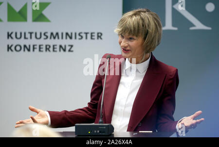 Berlino, Germania. 01 ott 2019. Barbara Ludwig, Sindaco di Chemnitz, prende parte a una conferenza stampa della Kulturstiftung der Länder con l annuncio della città tedesca di applicare per il titolo di "Capitale Europea della Cultura 2025" e dà un discorso. Credito: Wolfgang Kumm/dpa/Alamy Live News Foto Stock