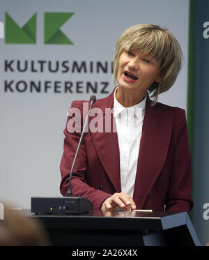 Berlino, Germania. 01 ott 2019. Barbara Ludwig, Sindaco di Chemnitz, prende parte a una conferenza stampa della Kulturstiftung der Länder con l annuncio della città tedesca di applicare per il titolo di "Capitale Europea della Cultura 2025" e dà un discorso. Credito: Wolfgang Kumm/dpa/Alamy Live News Foto Stock