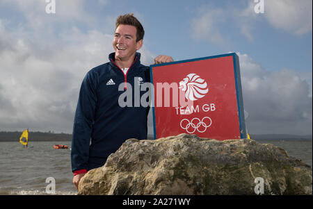 Gran Bretagna Dylan Fletcher durante il Team GB Tokyo 2020 sailing team annuncio di Haven Rockley Park Holiday Park, il porto di Poole. Foto Stock