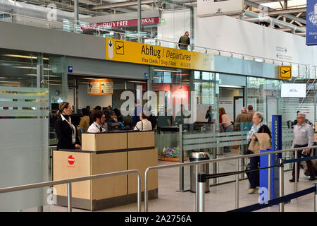 11.04.2019, Weeze, Renania settentrionale-Vestfalia, Germania - Aeroporto di Weeze, il quale è utilizzato il 90 percento circa dalla compagnia aerea irlandese Ryanair che lo chiama Duesse Foto Stock