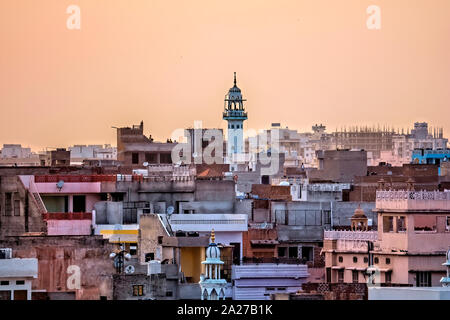 Paesaggio di Jaipur con minareto in sunset, India Foto Stock