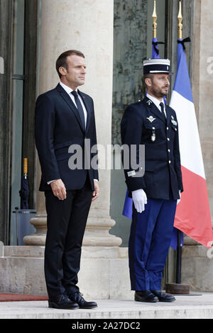 Parigi, Francia. Il 30 settembre, 2019. Presidente Emmanuel Macron riceve i sudanesi primo ministro Abdallah Hamdok presso il Palais de l'Elysee a Parigi, Francia. Foto Stock