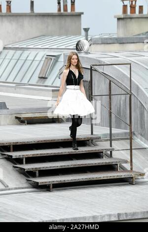 Parigi, Francia. 01 ott 2019. CHANEL SS20 pista durante la settimana della moda di Parigi - Paris, Francia 01/10/2019 | Utilizzo di credito in tutto il mondo: dpa/Alamy Live News Foto Stock