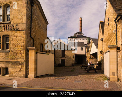 Tutti Saint's Brewery iniziato nel 1825 presi in consegna da varie società sice ora infusi di frutta birre Stamford Lincolnshire Inghilterra orientale REGNO UNITO Foto Stock