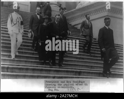 Presidente Harding i funerali; Presidente e signora Coolidge lasciando il Campidoglio dopo le cerimonie, Agosto 1923 Foto Stock