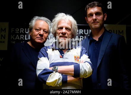 Praga, Repubblica Ceca. 01 ott 2019. I nuovi proprietari del Forum Karlin salone multifunzionale L-R Serge Bornestein, Serge Grimaux e Jan Ludvik posa per il fotografo durante una conferenza stampa tenutasi il 1 ottobre 2019, a Praga, Repubblica Ceca. Credito: Katerina Sulova/CTK foto/Alamy Live News Foto Stock