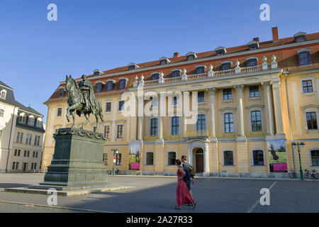 Carl Agosto Denkmal, Franz-Liszt-Musikhochschule, Platz der Demokratie, Weimar, Thüringen, Deutschland Foto Stock