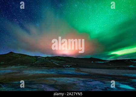 Aurora Boreale - energia geotermica Leirhnukur primavera calda area, Islanda Foto Stock