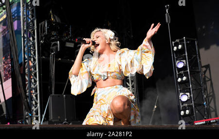 Pixie Lott, quattro dei diamanti, Youngr, Cheryl Emeli Sande, Lady Leshurr, Anni e anni di esibirsi dal vivo a Manchester Pride 2019 Foto Stock