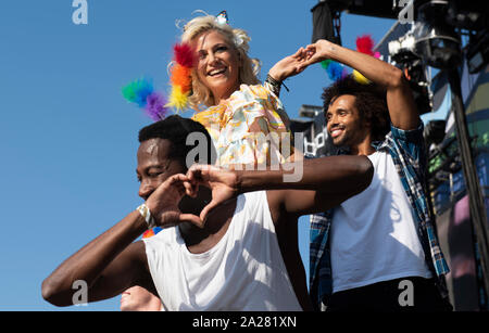 Pixie Lott, quattro dei diamanti, Youngr, Cheryl Emeli Sande, Lady Leshurr, Anni e anni di esibirsi dal vivo a Manchester Pride 2019 Foto Stock