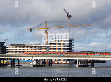 Lavori di costruzione procede attivamente al nuovo Kalasatama area residenziale e degli affari di Helsinki, Finlandia. Foto Stock