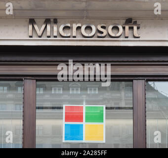 LONDON, Regno Unito - CIRCA NEL SETTEMBRE 2019: Microsoft storefront Foto Stock