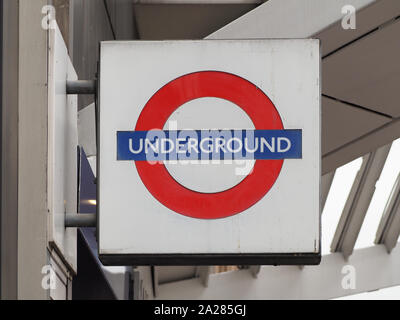LONDON, Regno Unito - CIRCA NEL SETTEMBRE 2019: London Underground segno Foto Stock