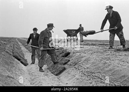 Kanalbau im Emsland, 1945 -1949. La costruzione del canale nella regione di Ems, 1945-1949. Foto Stock