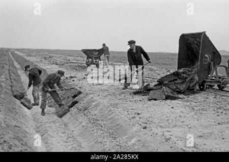 Kanalbau im Emsland, 1945 -1949. La costruzione del canale nella regione di Ems, 1945-1949. Foto Stock