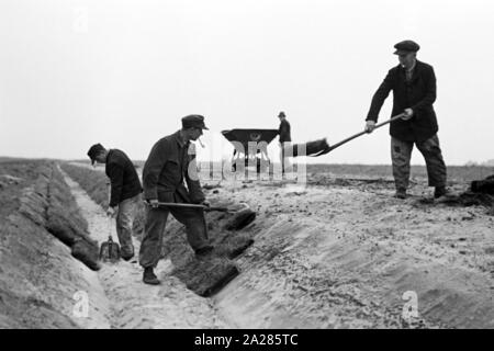 Kanalbau im Emsland, 1945 -1949. La costruzione del canale nella regione di Ems, 1945-1949. Foto Stock