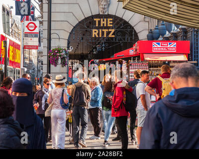 Il Ritz, Piccadilly, Londra Foto Stock