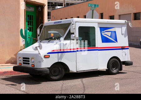 USPS Grumman veicolo posta nel centro cittadino di Tucson AZ Foto Stock