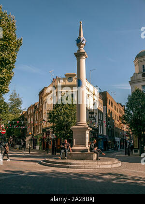 Seven Dials monumento poliedrico meridiana, Seven Dials, Londra Foto Stock