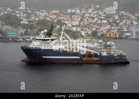 Offshore Anchor Handling Tug, fornitura e costruzione nave nel porto di Bergen, Norvegia. Foto Stock