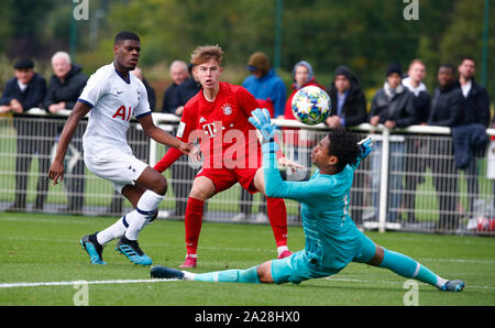 Enfield, Regno Unito. 01 ott 2019. ENFIELD, Inghilterra. 01 ottobre: Moritz Mosandl del Bayern Monaco di Baviera punteggi durante UAFA Youth League tra Tottenham Hotspur e Bayern Monaco presso la Hotspur modo, Enfield su 01 Ottobre, 2019 a Enfield, Inghilterra. Credit: Azione Foto Sport/Alamy Live News Foto Stock