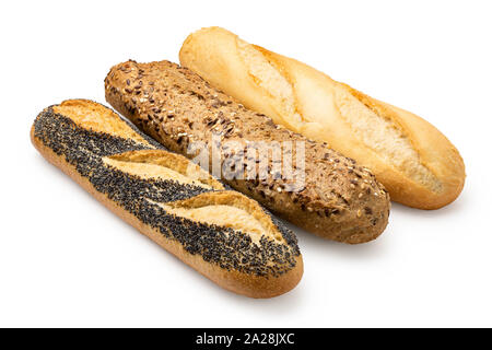 Tre baguette tradizionale isolato su bianco. Pianura, tutto il frumento tenero e i semi di papavero. Foto Stock