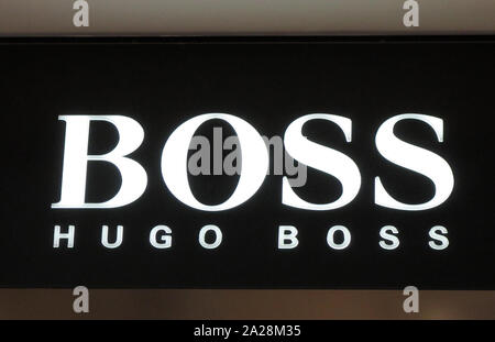 Londra Stansted, Regno Unito. 29Sep, 2019. Hugo Boss logo che si vede nel loro negozio a Londra Stansted Airport. Credito: Keith Mayhew/SOPA Immagini/ZUMA filo/Alamy Live News Foto Stock
