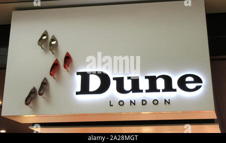 Settembre 29, 2019, Londra Stansted, Regno Unito: Dune Londra logo che si vede nel loro negozio a Londra Stansted Airport. (Credito Immagine: © Keith Mayhew/SOPA immagini via ZUMA filo) Foto Stock