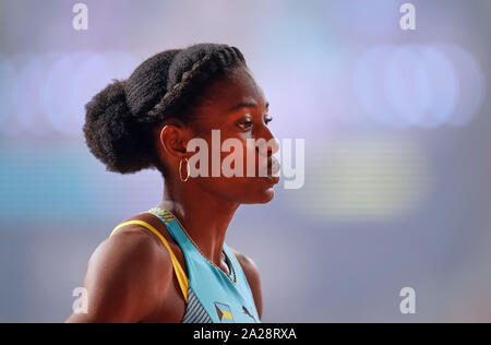 Doha in Qatar. 1 Ott 2019. Shaunae Miller-Uibo delle Bahamas a competere in 200 metri per le donne durante il XVII IAAF mondiale di atletica Al Khalifa Stadium di Doha, in Qatar. Ulrik Pedersen/CSM/Alamy Live News Foto Stock