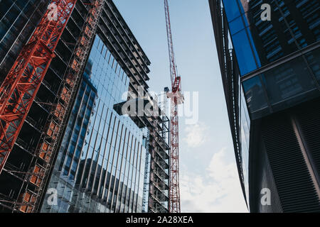 London, Regno Unito - 07 Settembre 2019: nuovi uffici moderni edifici in fase di costruzione nella città di Londra, il famoso dei citys financial district. Foto Stock