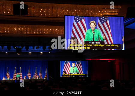 Stati Uniti Il Sen. Elizabeth Warren, D-Massachusetts, parla al comitato nazionale Democratic Incontri estivi a San Francisco il 23 agosto, 2019. Foto Stock