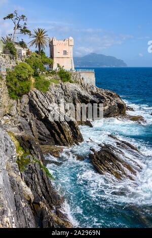 Le scogliere di Nervi, villaggio di Genova sulla riviera italiana Foto Stock