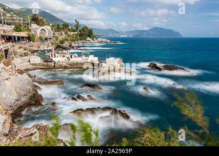 Le scogliere di Nervi, villaggio di Genova sulla riviera italiana Foto Stock